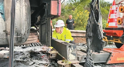 高速事故_汽车救援员 广西交通投资集团南宁高速公路运营有限公司 道路救援技术创新